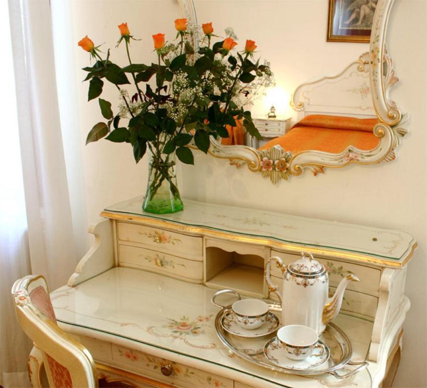 Hotel At Leonard Venice Room photo